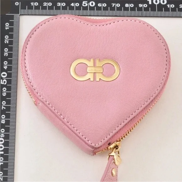 Ferragamo pink heart coin purse - Picture 2 of 8